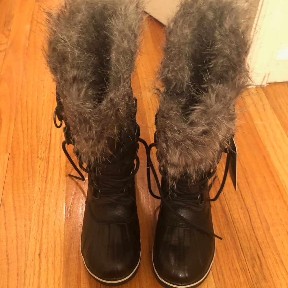 Sorel 383 Tofino II lace up boot